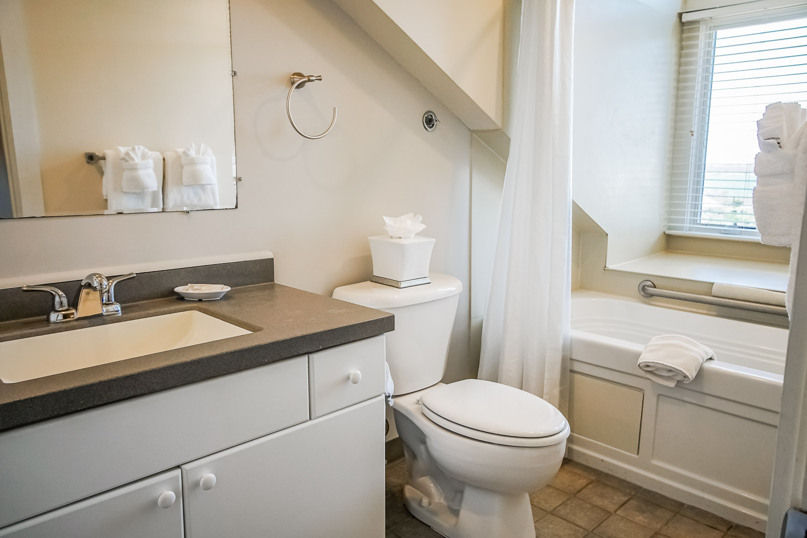 A refreshing bathroom at VRI's Oceancliff Resort in Rhode Island.